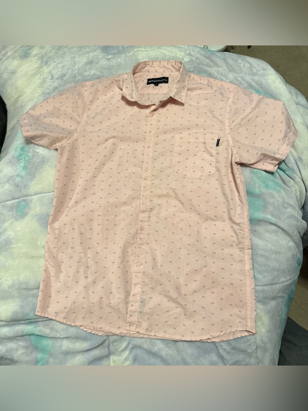 Casual Short-Sleeve Button-Down Shirt in Light Pink